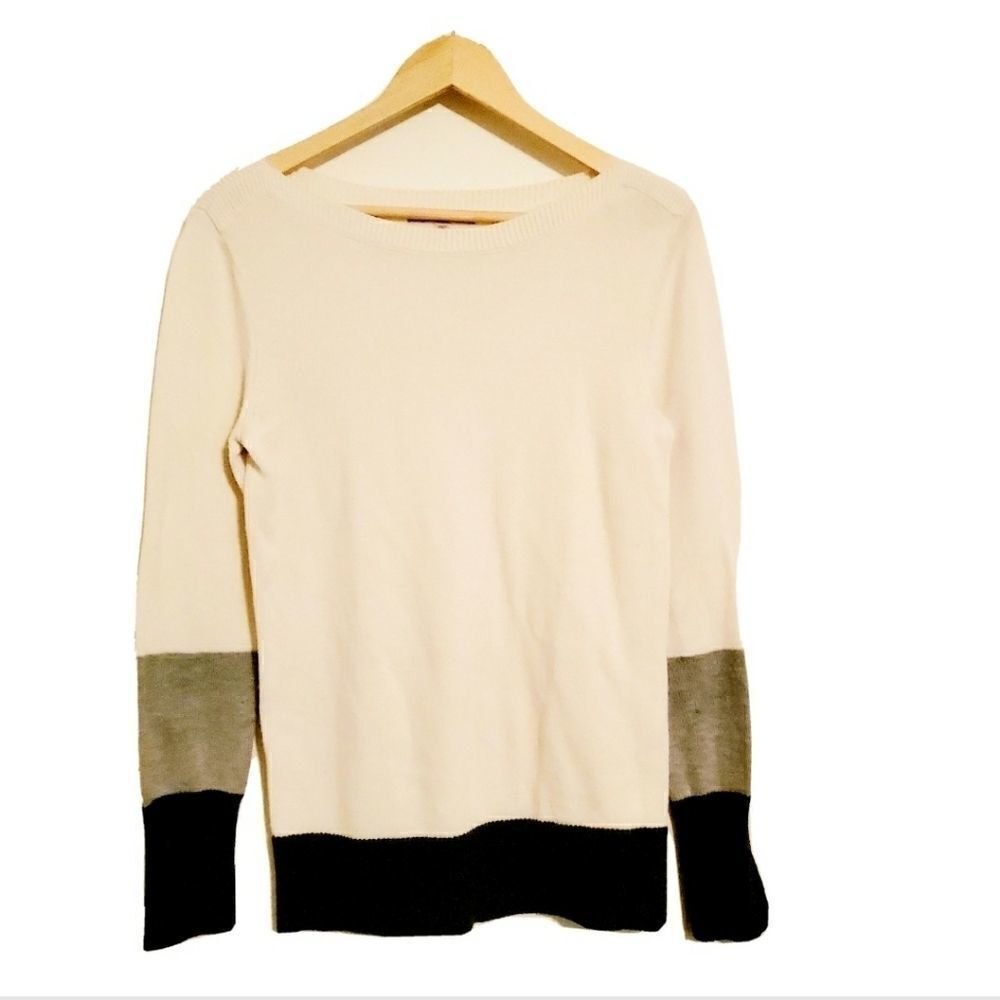 GAP Cream Sweater Top Size Medium